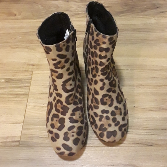 Leopard print heeled boots - Picture 1 of 5